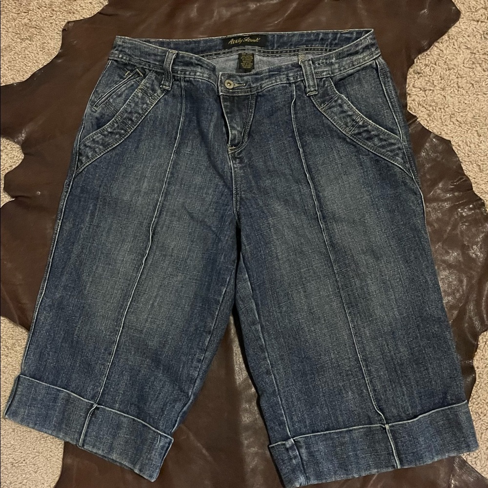 Ashley Stewart cropped shorts-14W